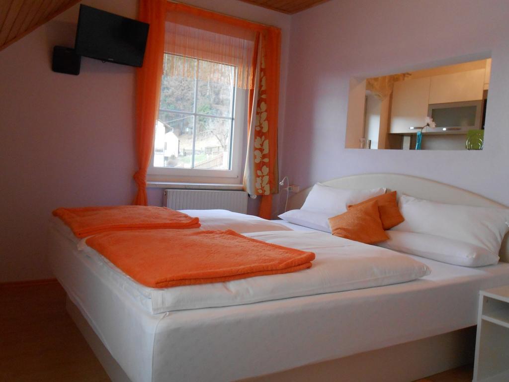 Privatzimmer Haus Gschweitl Semriach الغرفة الصورة